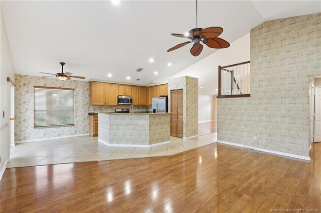 Building Photo - 907 SE Westminster Pl