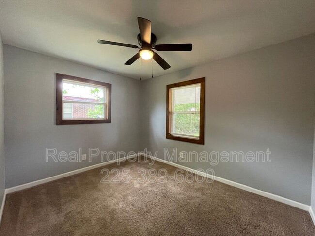 Building Photo - 1340 Bellonia Dr