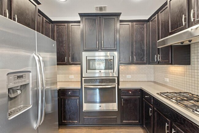 Building Photo - 506 Hummingbird Ln
