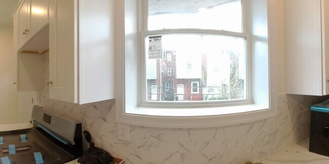 Building Photo - 4 Bedroom 3.5 Bath Home