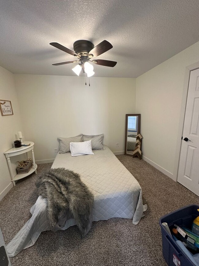 Building Photo - HOUSE FOR RENT at 910 N 11st St, Salina, KS