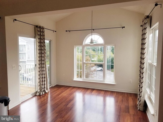 Building Photo - 9810 Feathertree Terrace