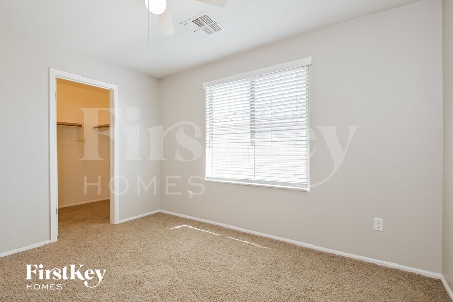 Building Photo - 10463 S Cutting Horse Dr