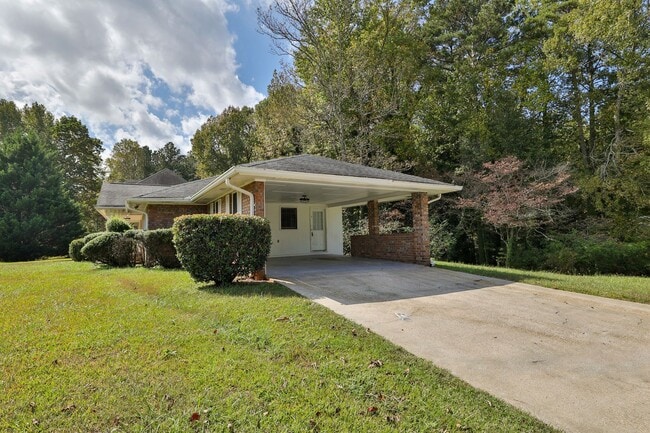 Building Photo - 5055 Cascade Rd