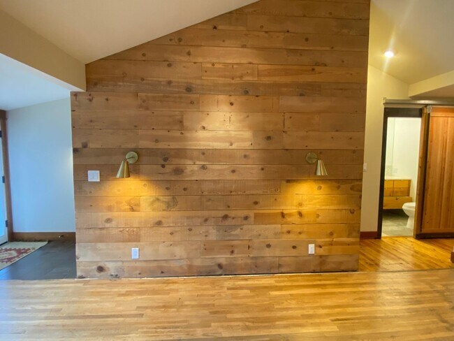 Building Photo - *Unfurnished* Charming, updated and walkable west side 3 BR + den/office