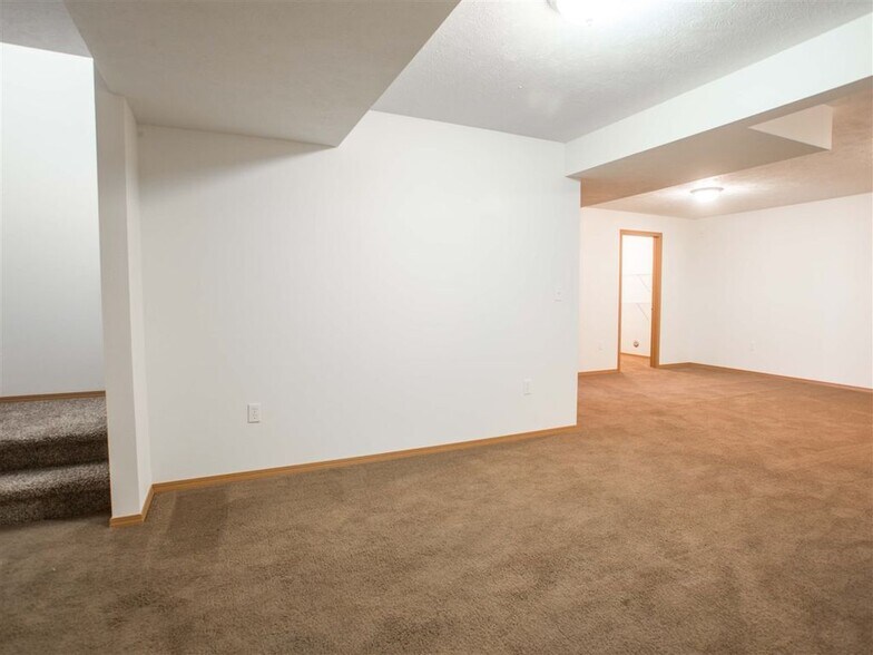 Family room (basement) - 4301 N Blake Rd