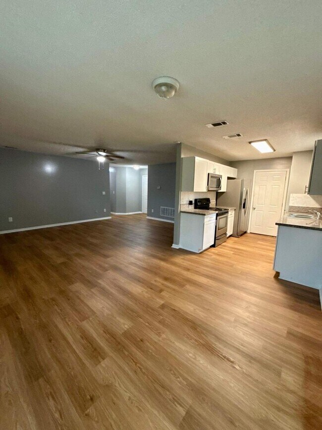 Building Photo - 3 bedroom in Middleburg FL 32068