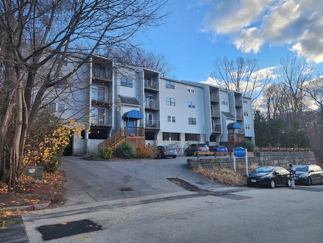 Primary Photo - 199 Perry Ave