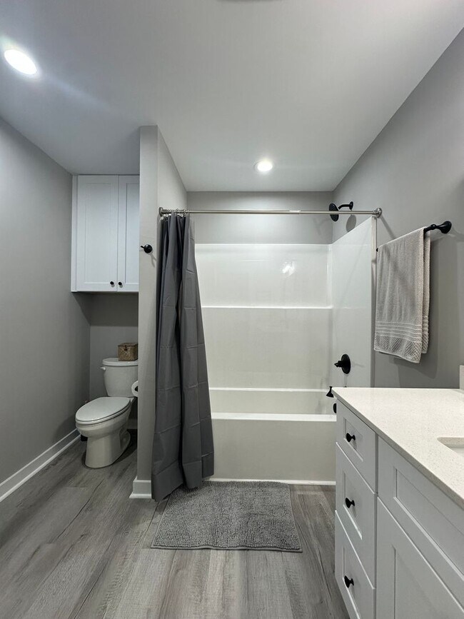 Building Photo - 115 Long Pond Loop