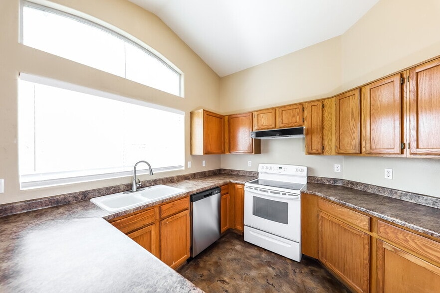 Building Photo - 1327 E Muriel Dr