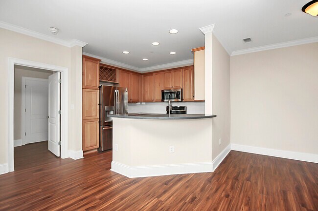 Building Photo - 400 N Church St