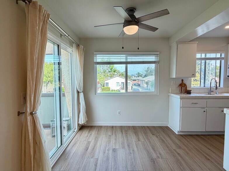 Building Photo - 1114 W 163rd St