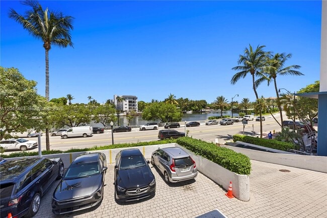Building Photo - 2457 Collins Ave