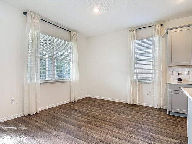 Building Photo - 3354 Arch Ave