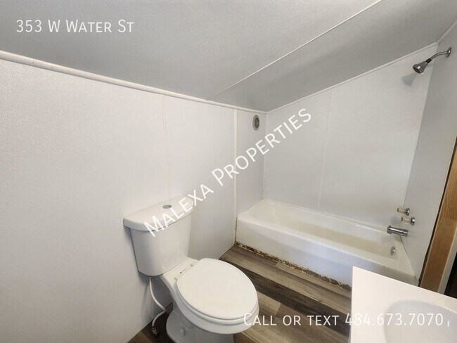 Building Photo - 3 Bedrooms, 1 car garage and finished rec ...