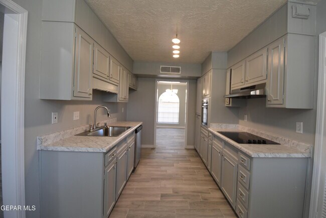 Building Photo - 1624 Vista Real Dr