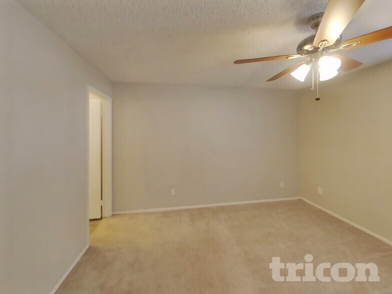 Building Photo - 5651 W Cheryl Dr