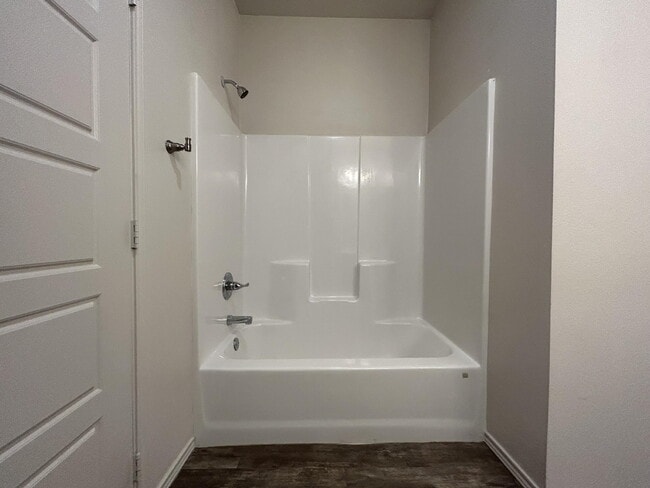 Building Photo - 11620 Evanston Ave