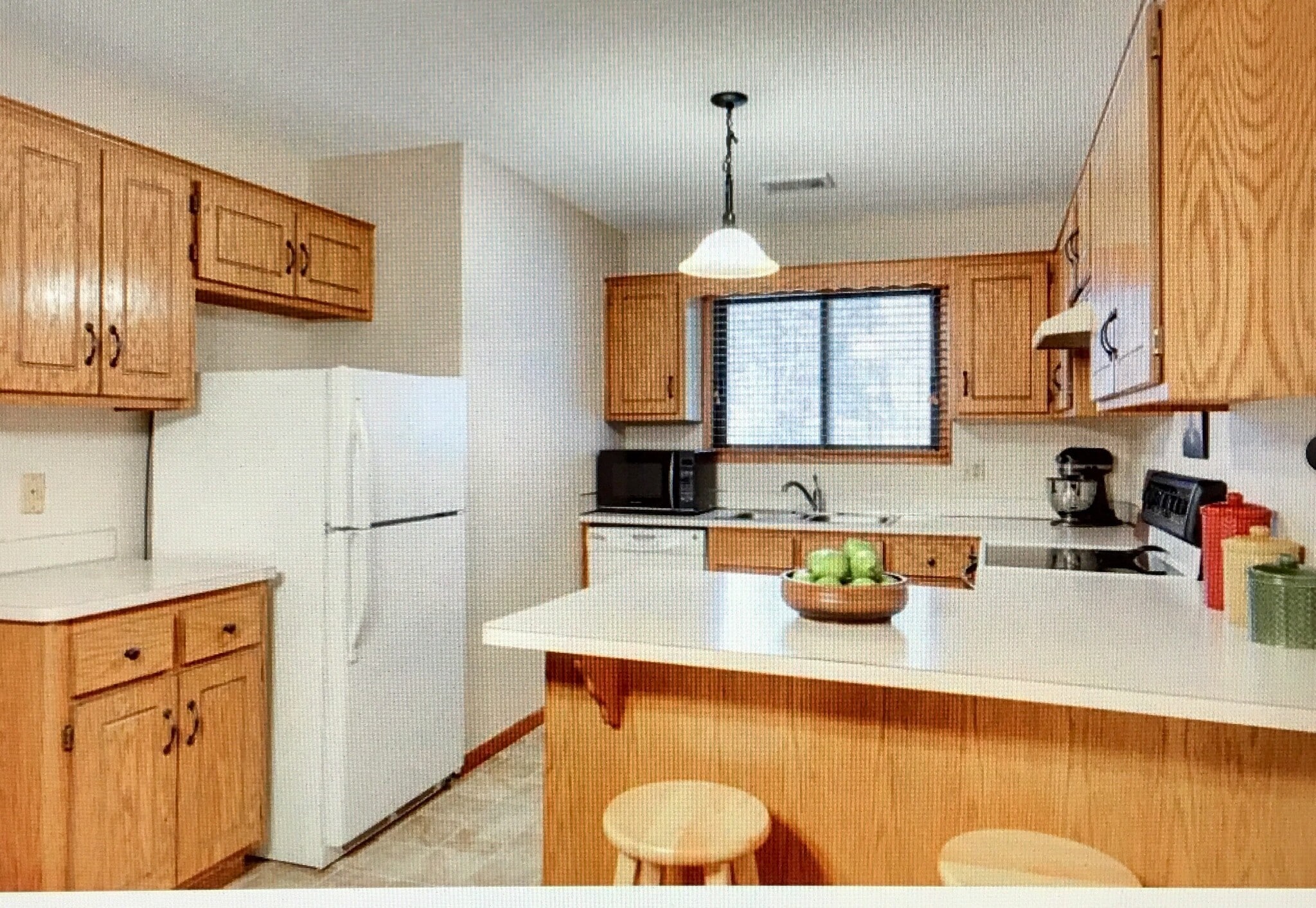 clean spacious kitchen - 3985 Parkridge Dr