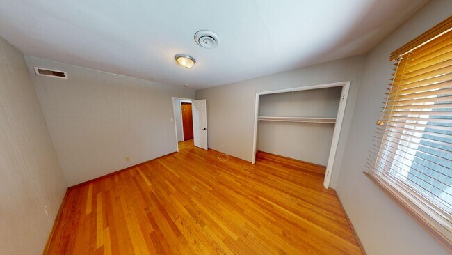 Building Photo - 6145 Mary Ln Dr