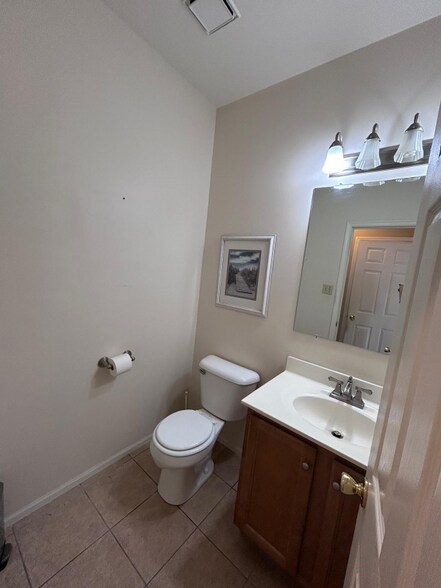 Building Photo - 73 Witman Dr