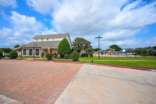 Building Photo - 10911 Overland Trail Dr