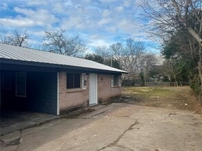 Building Photo - 202 W N Loop Blvd