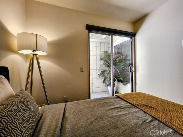 Building Photo - 2499 S Palm Canyon Dr