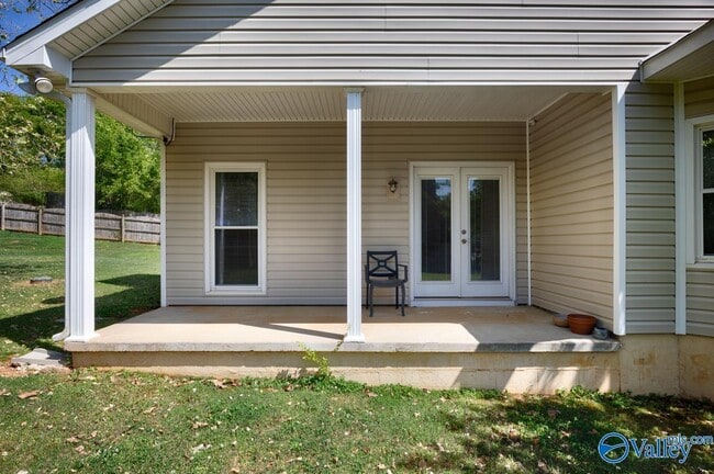 Building Photo - 722 Highland Dr