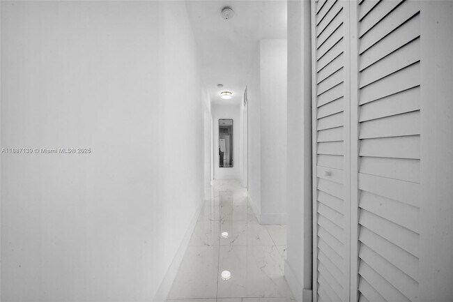 Building Photo - 1625 Hollywood Blvd