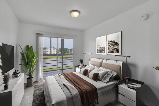 Building Photo - 486 Fanshaw L