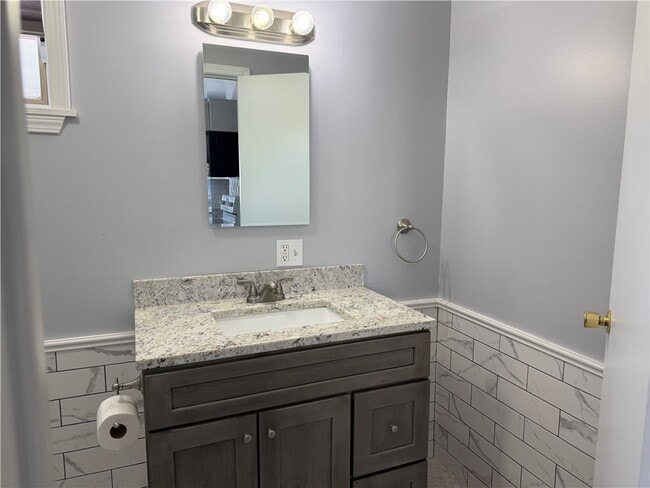 Building Photo - 35 W Hazel St