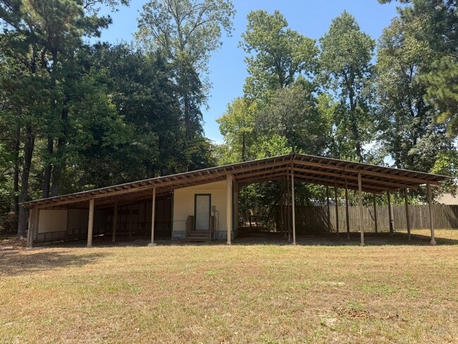 Building Photo - 12711 Woodcreek Dr