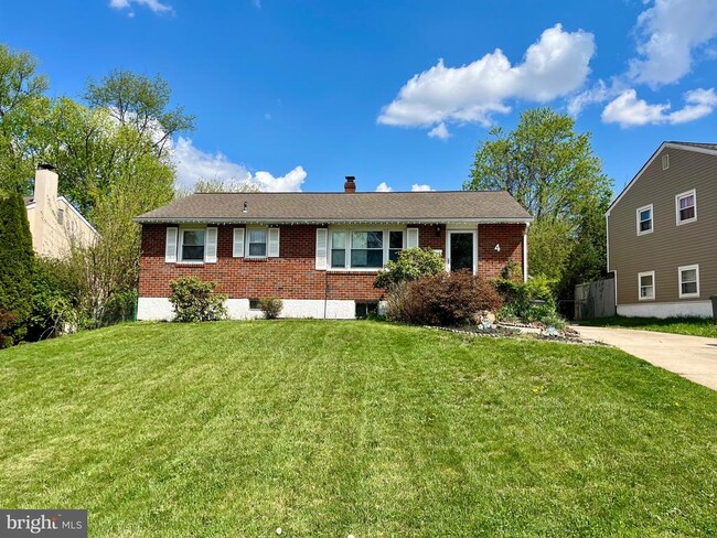 Building Photo - 4 Albertson Blvd