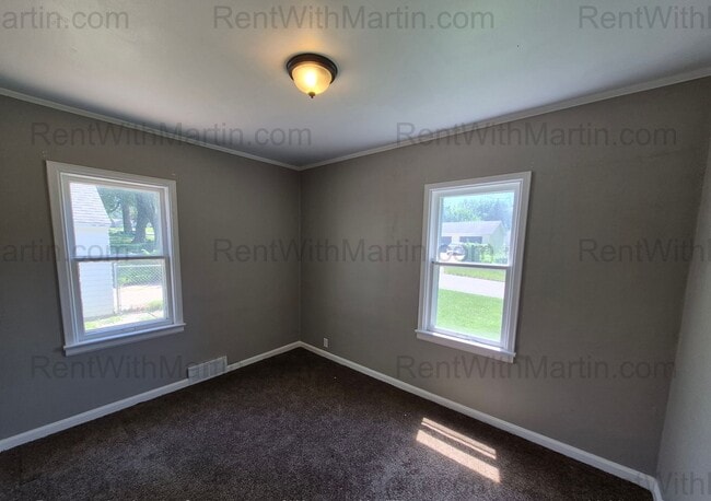 Building Photo - FOR RENT-925 Hammond Ave- Pets Ok*