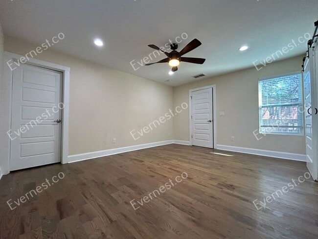 Building Photo - 998 Mayson Turner Rd NW