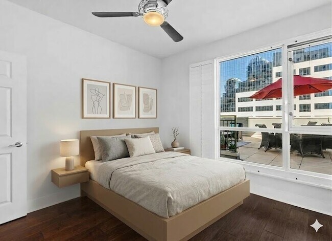 Building Photo - 1240 India St