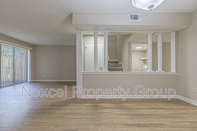 Building Photo - 6730 Racquet Club Dr