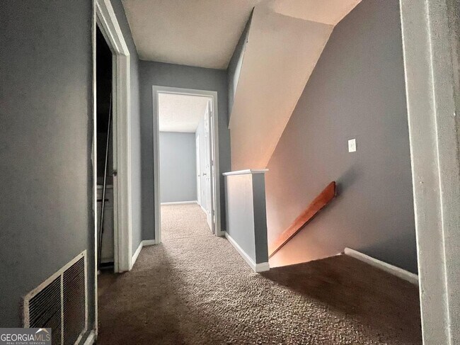 Building Photo - 251 Knight Dr
