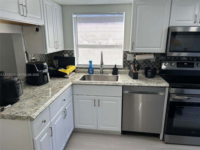 Building Photo - 8310 Sands Point Blvd