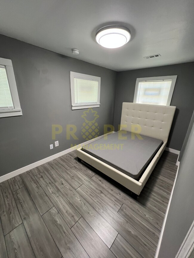 Building Photo - 1 bedroom 1 bathroom house