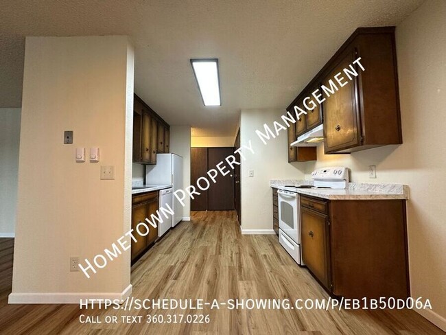 Building Photo - Updated 2 Bedroom Apartment with View of P...