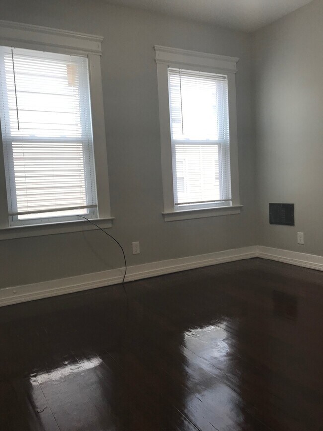 Building Photo - 211-211 Blake St