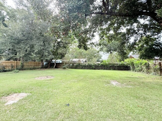 Building Photo - Charming 3-Bedroom Home + Bonus Room