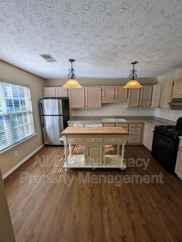 Building Photo - 3757 Meadow Creek Dr