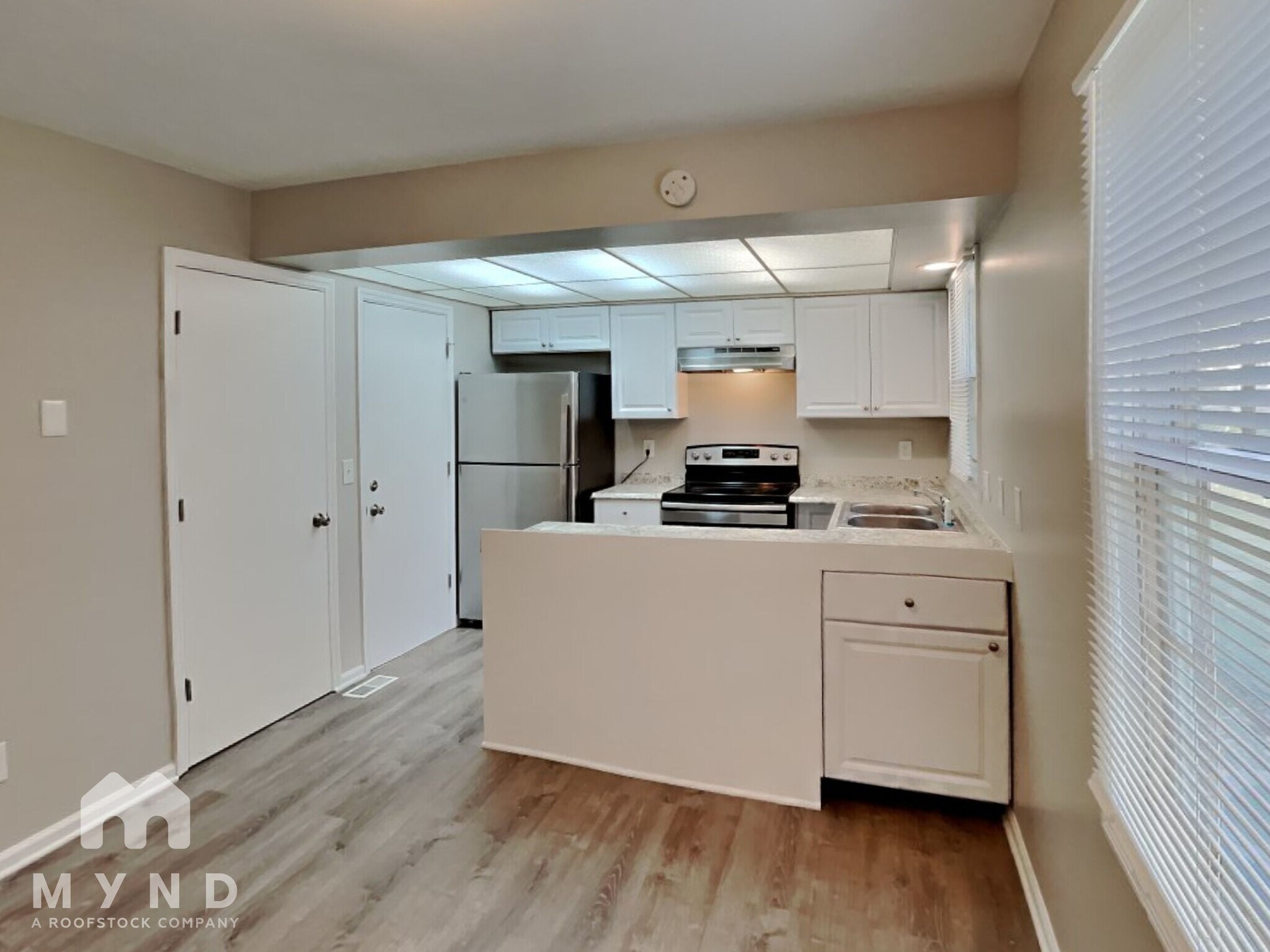 Building Photo - 6372 Birchview Dr S