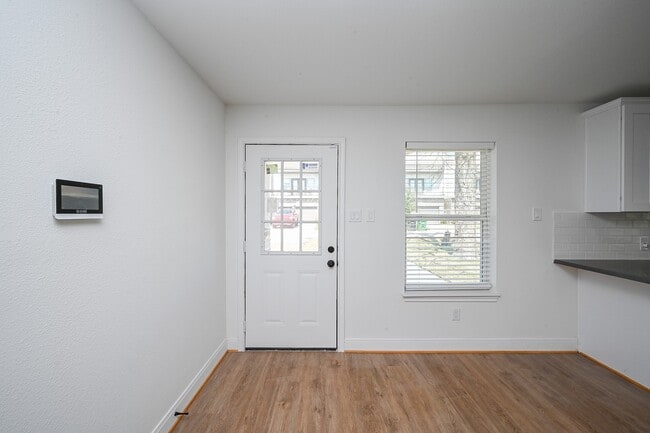 Building Photo - 4710 Hershe St