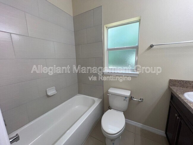 Building Photo - 645 Bluebill Ct