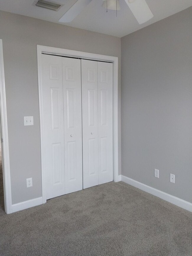 Building Photo - Gorgeous 3 Bedroom 2 Bath Townhome
