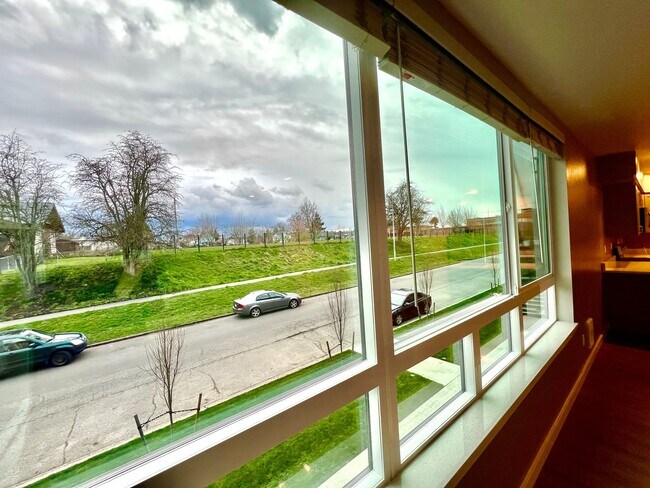 Building Photo - 2330 Yakima Ct